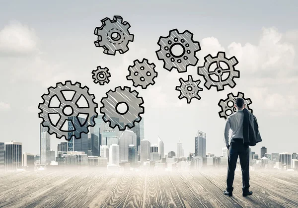 zakenman te kijken naar moderne stad 