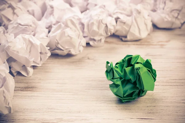 Buruşmuş kağıt toplar. 