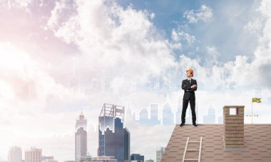 Çatıda duran mühendisi