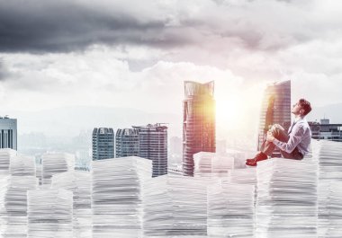 düşünceli işadamı uzağa arıyorsunuz