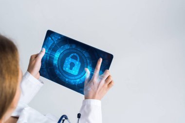 Tablet PC doktorun elinde