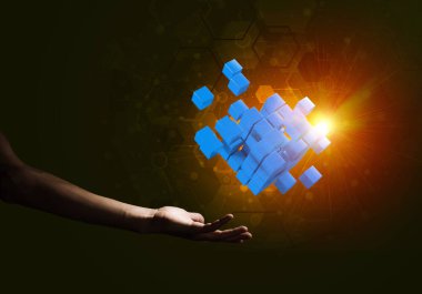  küp şekil tutan adam el 