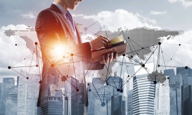 cityscpe ile zarif işadamı 