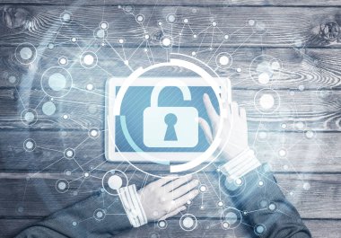 Tablet bilgisayarlı iş kadını