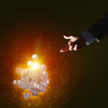 küp şekil tutan işadamı el 