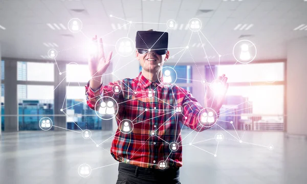 Man with virtual reality headset — Stock Photo, Image