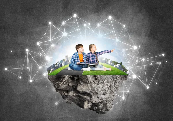  yüzen ada ve çocuk