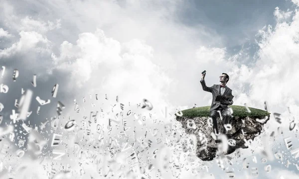 komik adam kırmızı gözlük