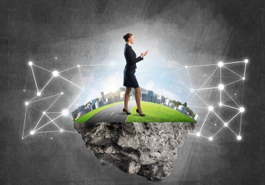 Adası üzerinde şık iş kadını 