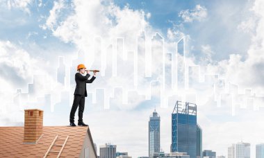 adam çatıda spyglass içinde arıyorum