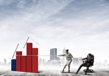 iş adamları açık havada ve büyüyen grafik 