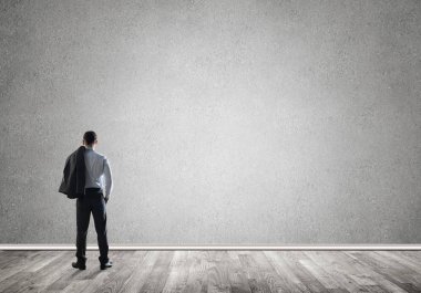 elleri arkasından işadamı  