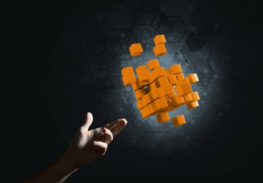  küp şekil tutan adam el 