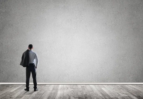 elleri arkasından işadamı  