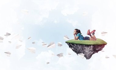 sevimli gülümseyen kız