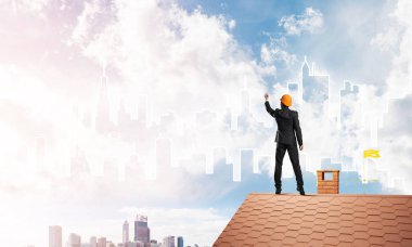 adam evin çatı ve çizim şehir