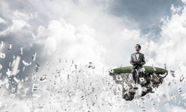 komik adam kırmızı gözlük