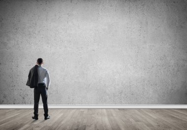 elleri arkasından işadamı  