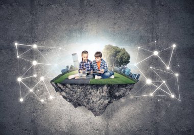  yüzen ada ve çocuk