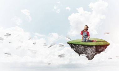 sevimli gülümseyen kız