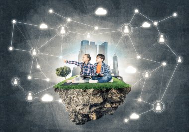  yüzen ada ve çocuk