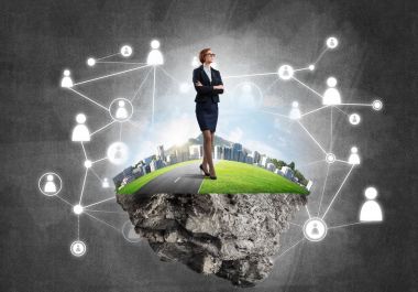 Adası üzerinde şık iş kadını 