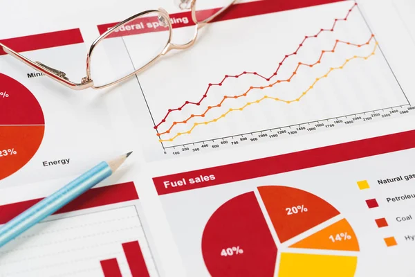 Grafieken en diagrammen van verkoop — Stockfoto