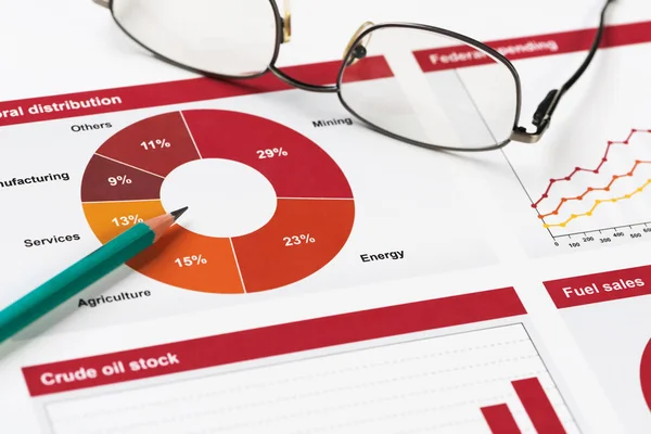 Tabeller och diagram av försäljning — Stockfoto