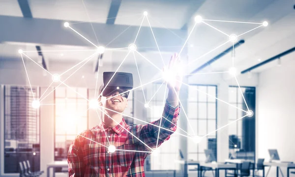 Man with virtual reality headset — Stock Photo, Image