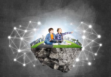  yüzen ada ve çocuk