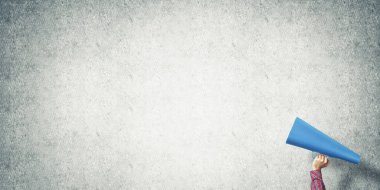 Duyuru yapmak kadın kapatmak 