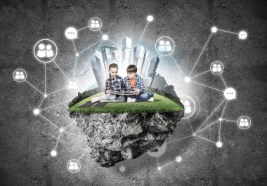  yüzen ada ve çocuk