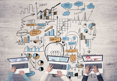 insanlar masada oturan ve araçları kullanma