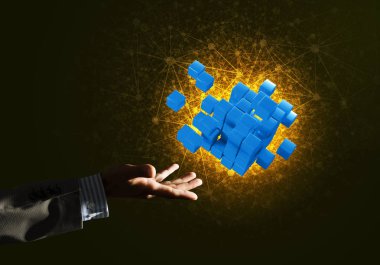 küp şekil tutan el 