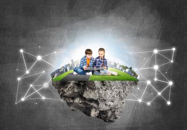  yüzen ada ve çocuk