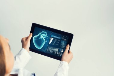 Tablet pc aygıtı doktorun elinde