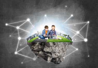  yüzen ada ve çocuk