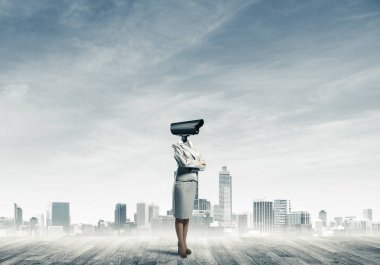 Kamera zoom ile meçhul iş kadını 