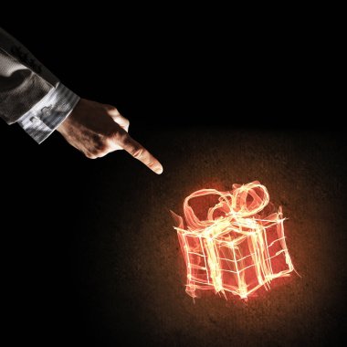 Hediye sembolü ve işletme yanan ateşi ile kutlama kavramı