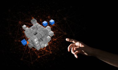 küp şekil tutan el 