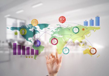 Renkli medya kullanıcı paneli ekranında modern ofis iç dokunmadan işkadını el 