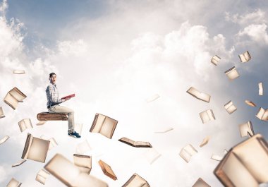 şok adam mavi gökyüzünde yüzen