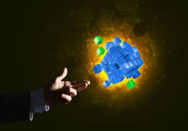 küp şekil tutan el 