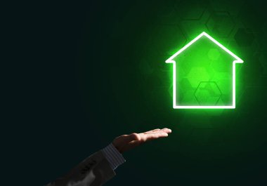 İşadamı sunan parlayan ev simgesini