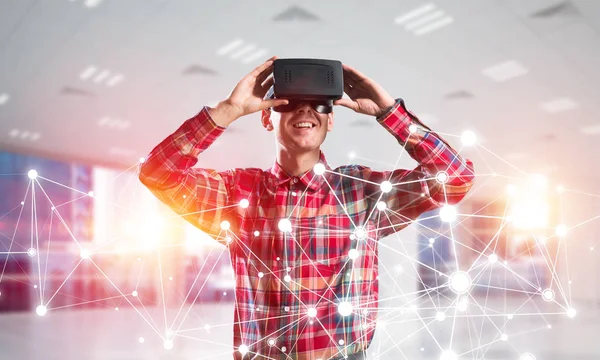Man with virtual reality headset — Stock Photo, Image