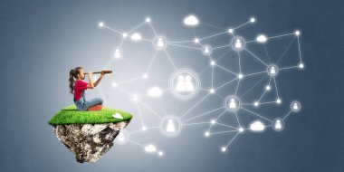 sevimli gülümseyen kız  