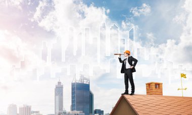 adam çatıda spyglass içinde arıyorum