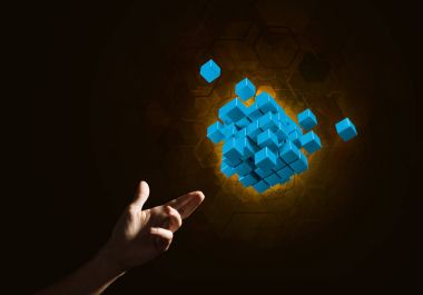 küp şekil tutan işadamı el