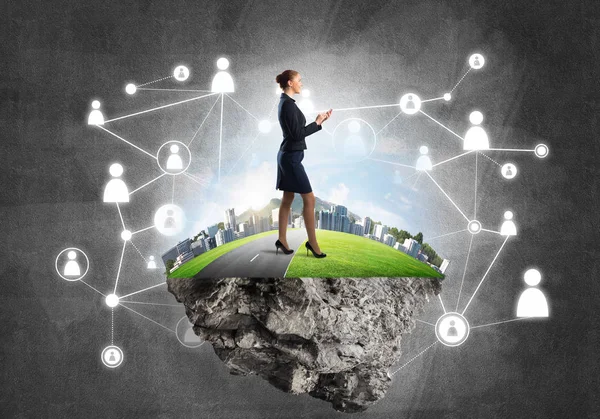 Adası üzerinde şık iş kadını 