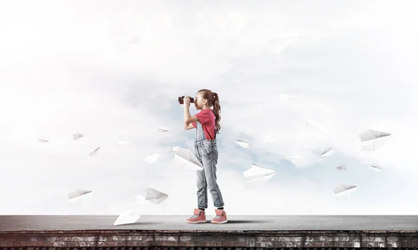 Leuk meisje in de leerplichtige leeftijd — Stockfoto